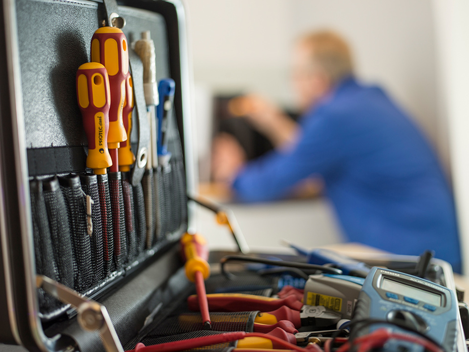 C F022411 bei Elektro Voigt GmbH in Großbreitenbach OT Altenfeld