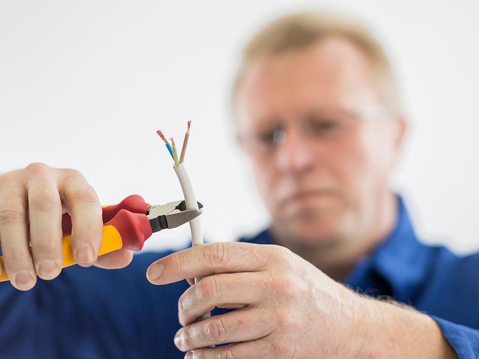 C F021729 bei Elektro Voigt GmbH in Großbreitenbach OT Altenfeld